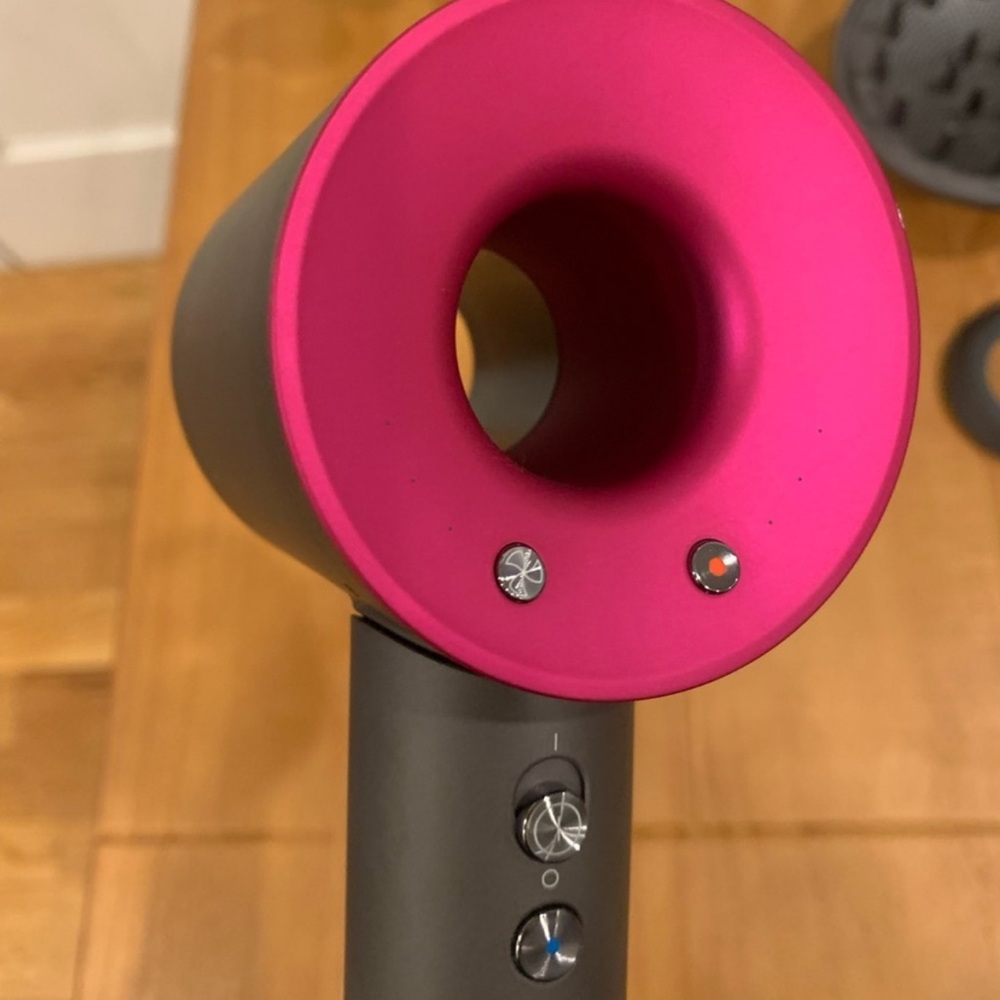 Dyson Supersonic hair dryer - Picture 2 of 4